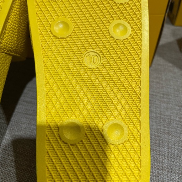 Chinatown Market Smiley BBall Slides - Picture 9 of 10